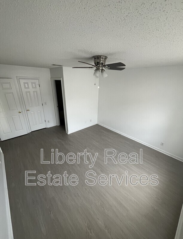 Foto del edificio - 910 Brett Dr