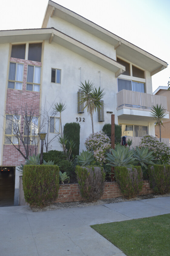 932 10th St in Santa Monica. North of Wil... - 932 10th St in Santa Monica.  North of Wil...