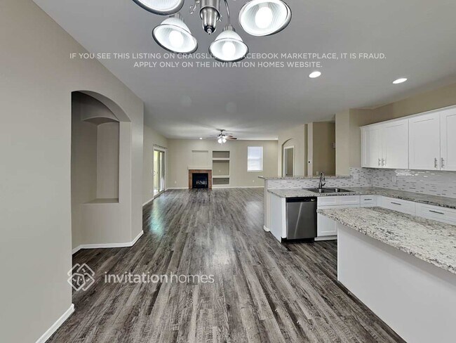 Foto del edificio - 12552 W Estero Ln