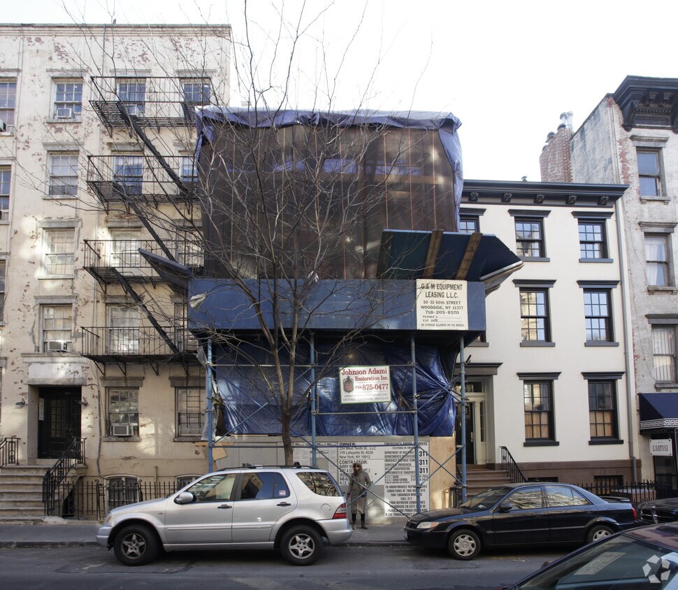 Building Photo - 224 W Tenth St