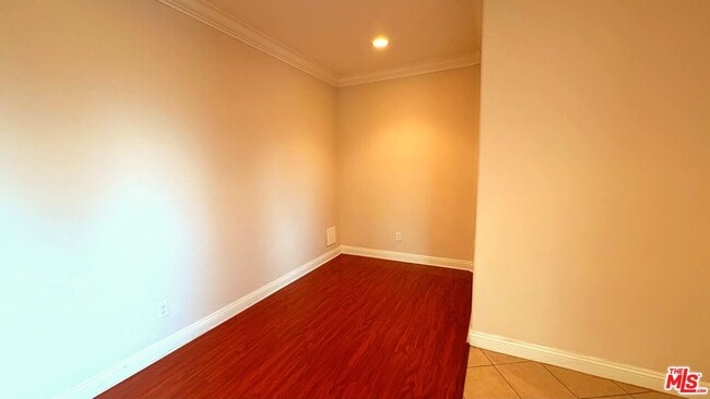 Building Photo - 421 E Santa Anita Ave