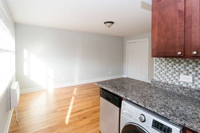 Building Photo - 432 Elm Pl