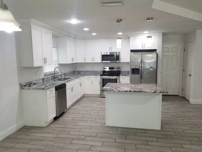 Foto del edificio - 1406 E Renfro St