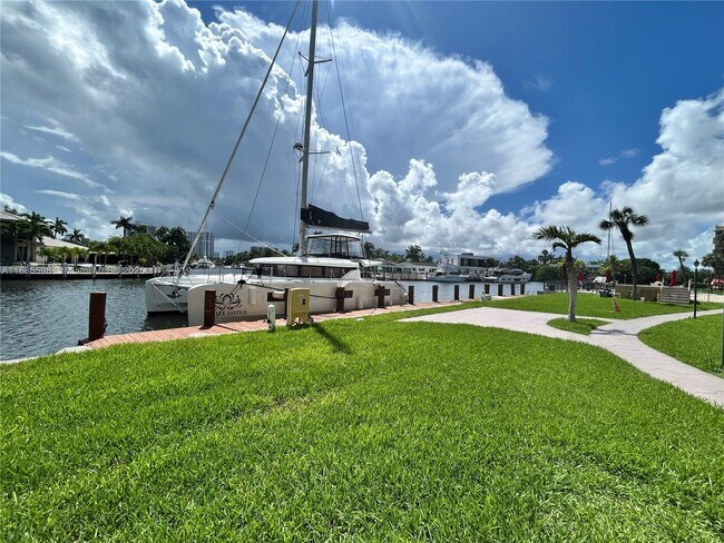Foto del edificio - 301 Golden Isles Dr
