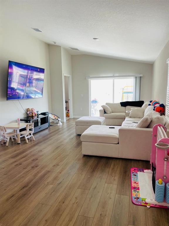 Foto del edificio - 4058 Gardenia Ave