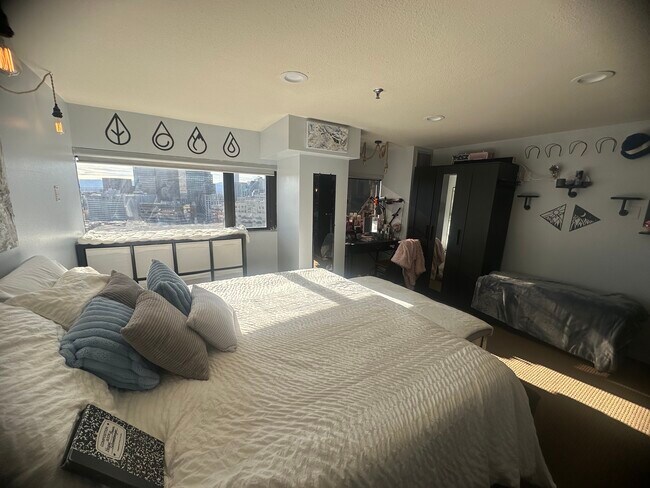 Foto del edificio - 100 Park Ave W