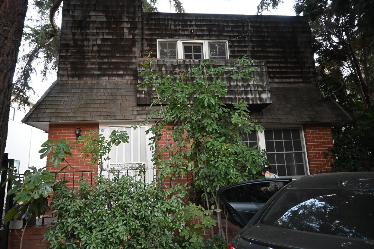 Foto principal - 14702 Dickens St