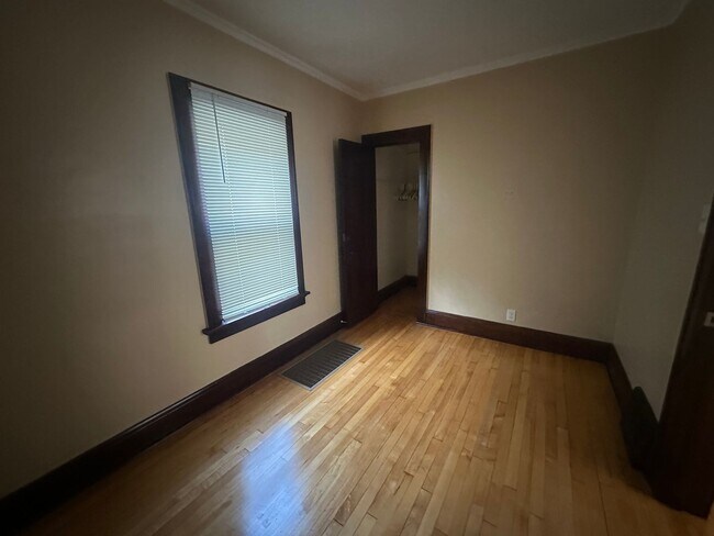 Foto del edificio - 1563 S 33rd St