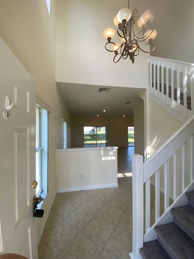 Foto del edificio - Beautiful, Family & Pet Friendly, 2 Story,...