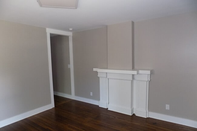Building Photo - Coming Soon - 2 Bedroom Duplex in Belmont ...