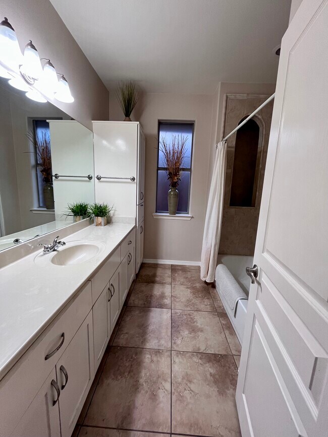 Baño - 2418 Norma Dr