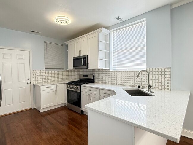 Foto del edificio - 3615 N Troy St