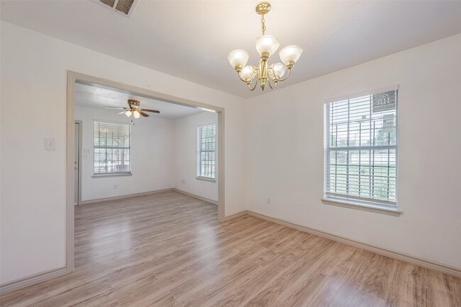 Foto del edificio - 6402 W Montgomery Rd