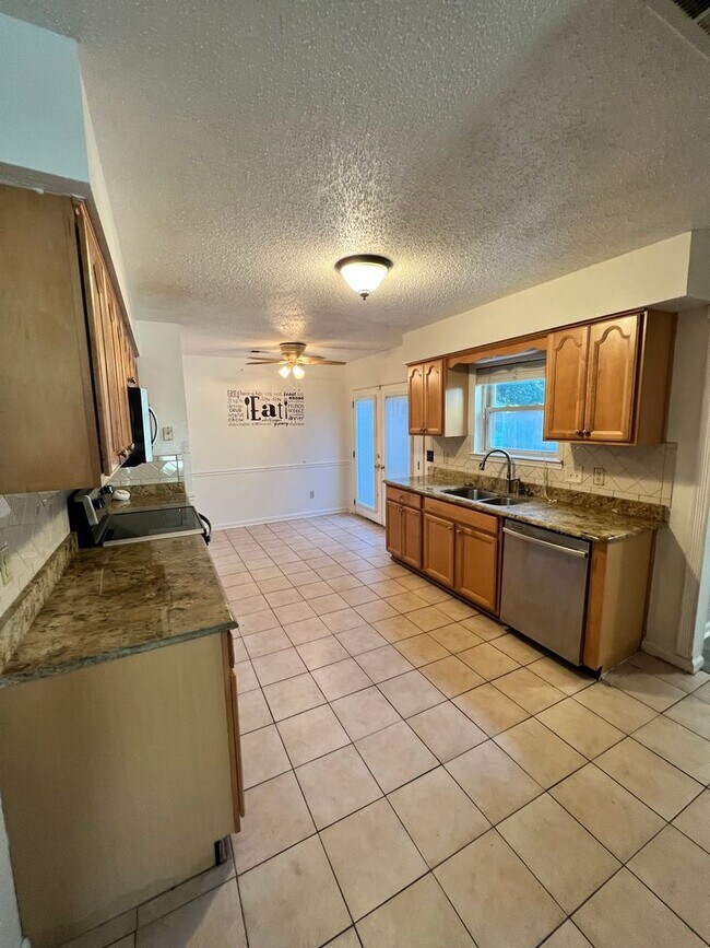 Building Photo - Home For Rent