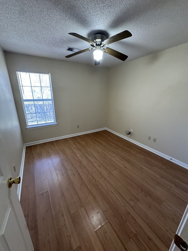 Foto del edificio - 6968 Bellevue Trce