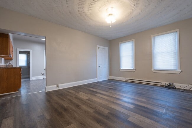 Building Photo - RB208 Poplar Ave-4 units
