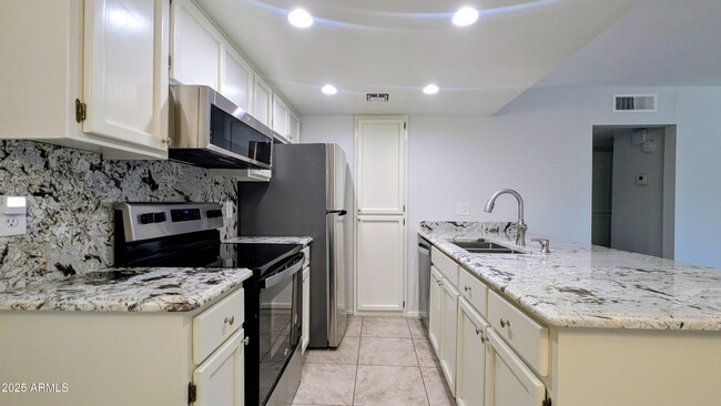 Foto del edificio - 2228 E Campbell Ave