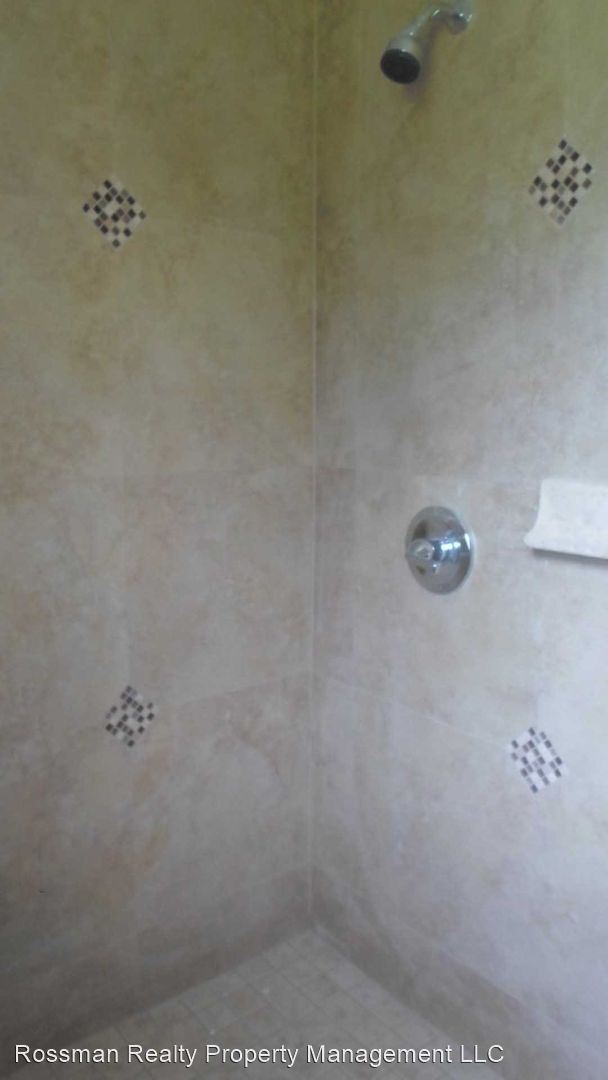 Building Photo - 3 br, 2 bath House - 1217 Wells Ave