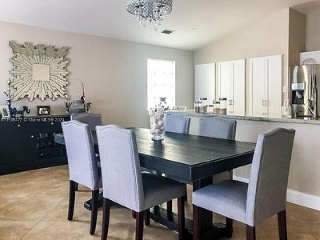 Foto del edificio - 18380 NW 8th St