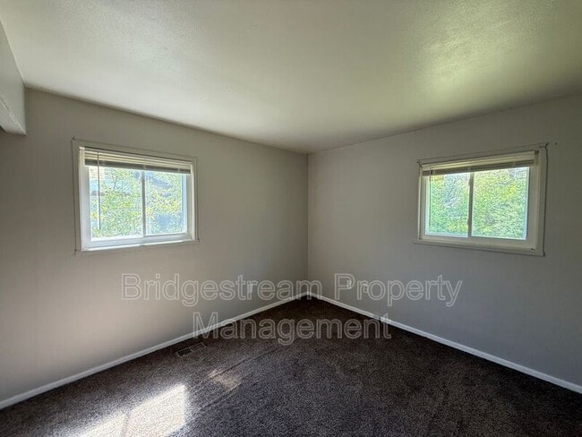 Building Photo - 1427 Stuben Dr