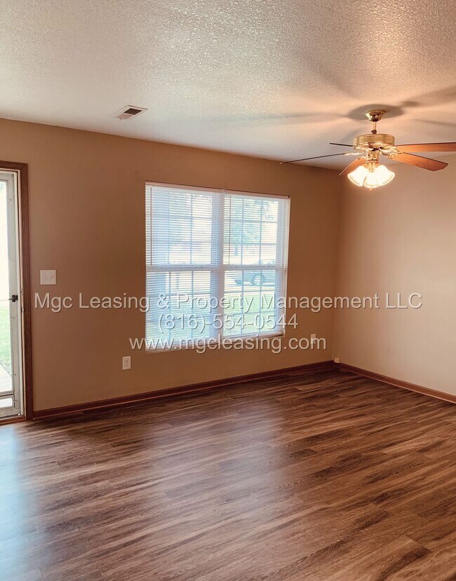 Foto del edificio - 200-202 NW Parker Dr