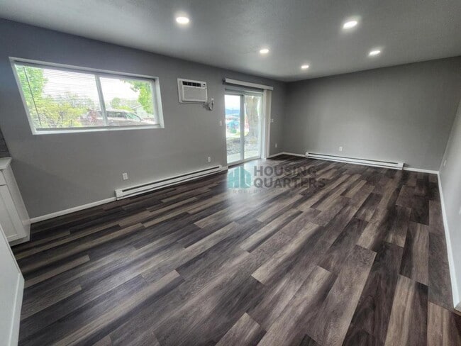 Foto del edificio - 12421 E Riverside Ave