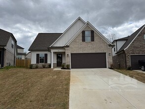 Building Photo - 340 Maple St