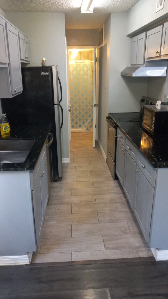 Building Photo - 2750 Holly Hall St