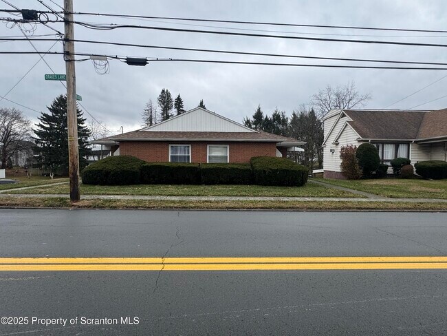 Foto del edificio - 152 Drakes Ln