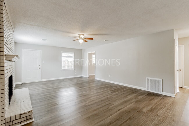 Building Photo - NOW OFFERING $250 OFF FIRST FULL MONTH IF ...