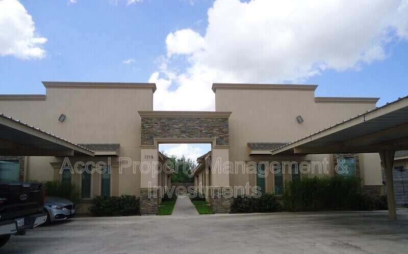 Primary Photo - 1715 W Smith Dr