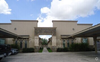 Building Photo - 1715 W Smith Dr