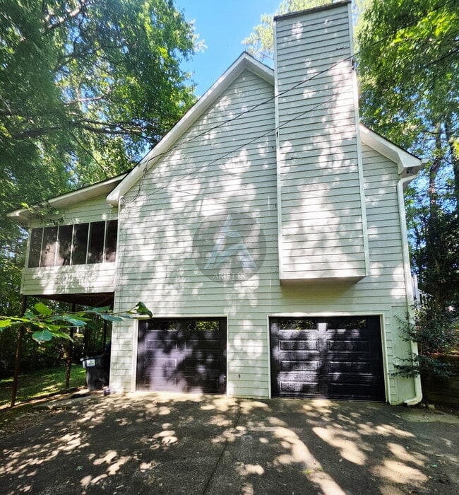 Building Photo - 3718 Memorial Pkwy NW