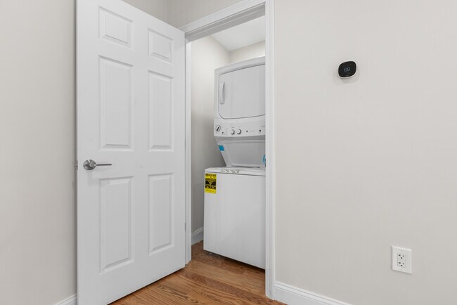 Foto del edificio - 322 Jefferson Ave