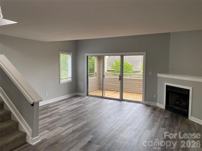 Foto del edificio - 14550 Waterside Dr