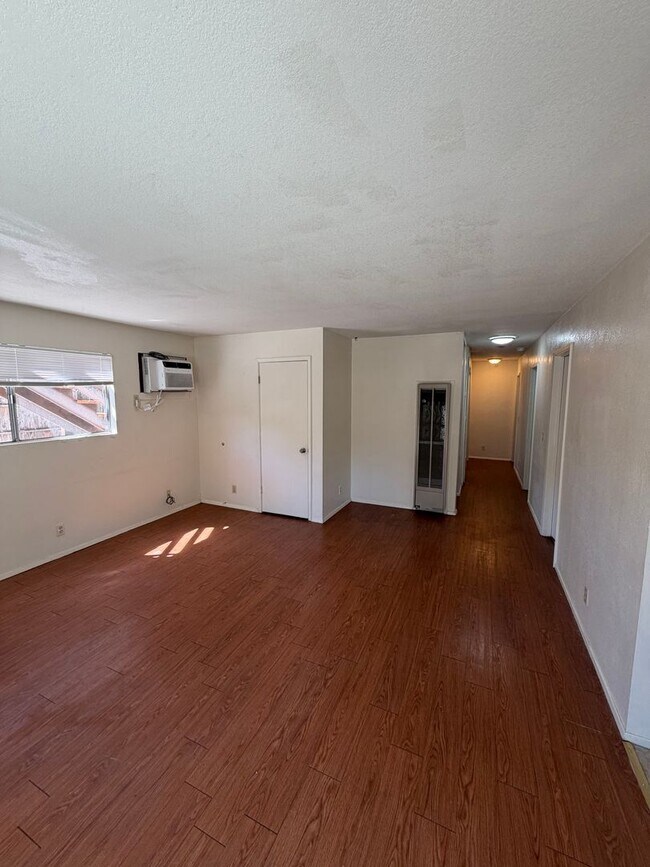 Foto del edificio - 1448 Warner St