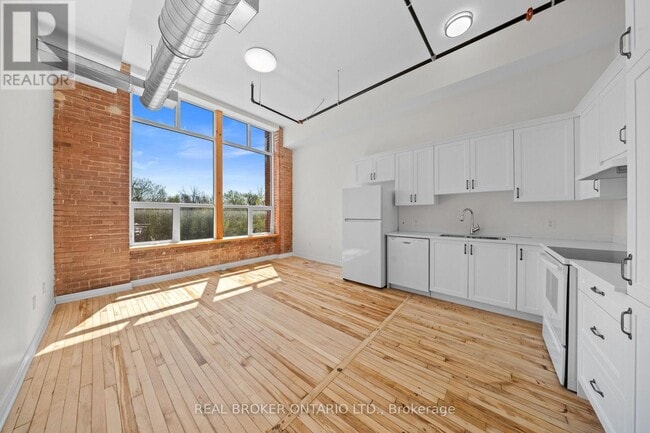 Building Photo - 150 Mill St