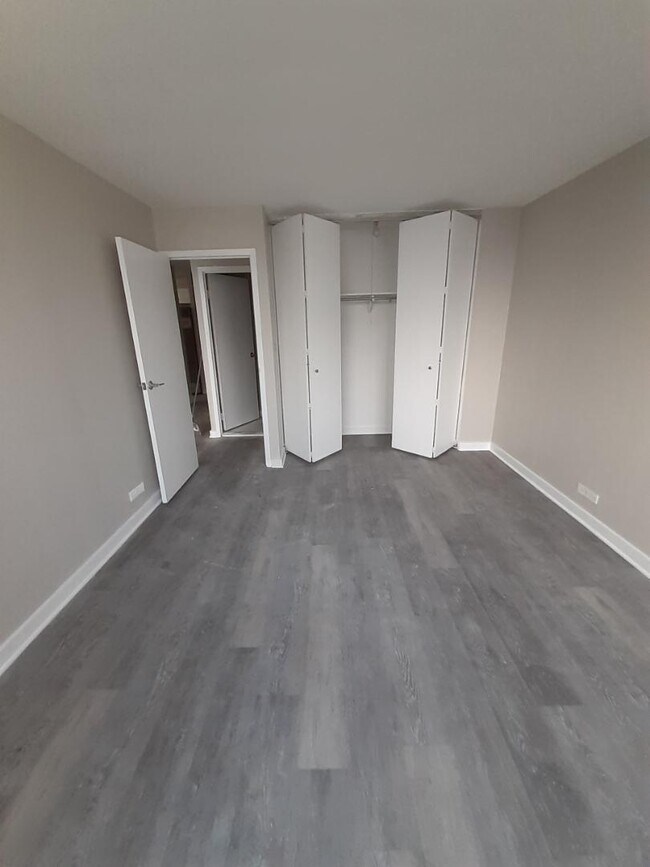 Foto del edificio - 5100 N Marine Dr