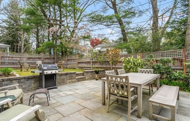 Foto del edificio - 3 br, 2.5 bath House - 5 Baker Cir