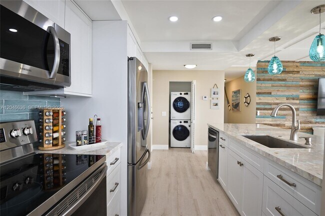 Building Photo - 3505 S Ocean Dr