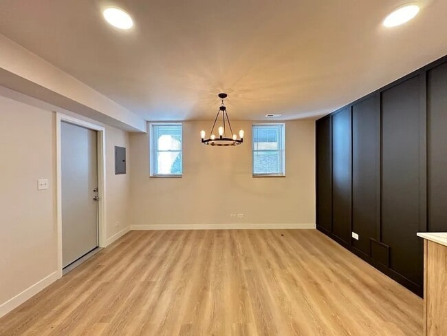 Foto del edificio - 2439 W Walton St