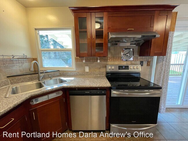 Foto del edificio - 3 br, 1 bath House - 13620 SE Stephens Place