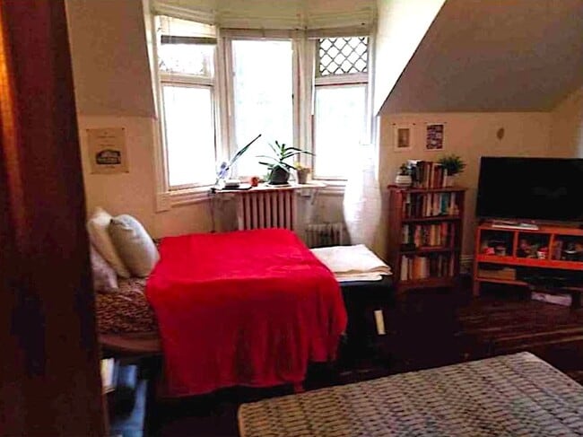 Building Photo - 910 N Garden St