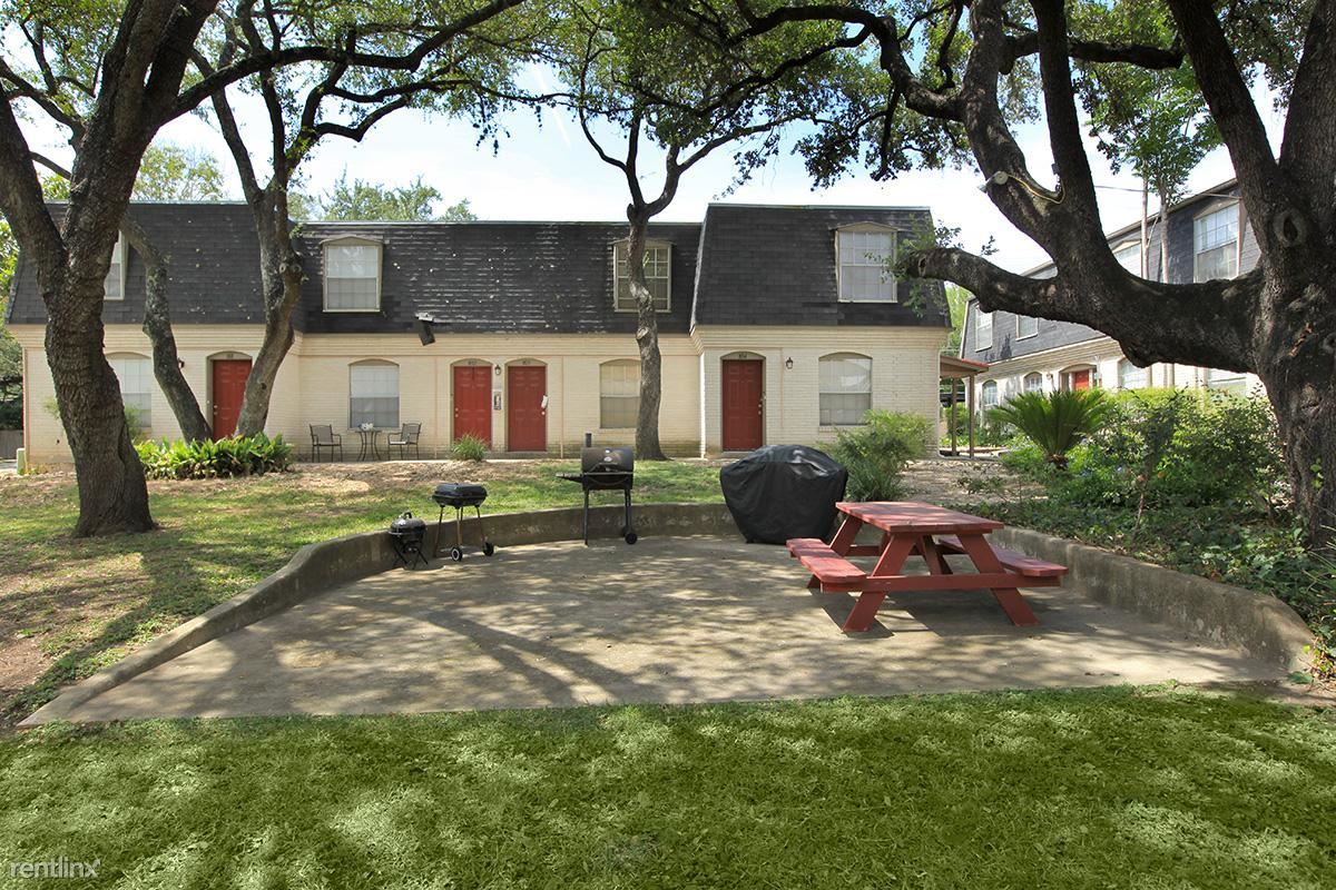 Foto del edificio - 8315 N Vandiver Rd