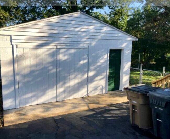 Building Photo - 2622 Avondale Ave
