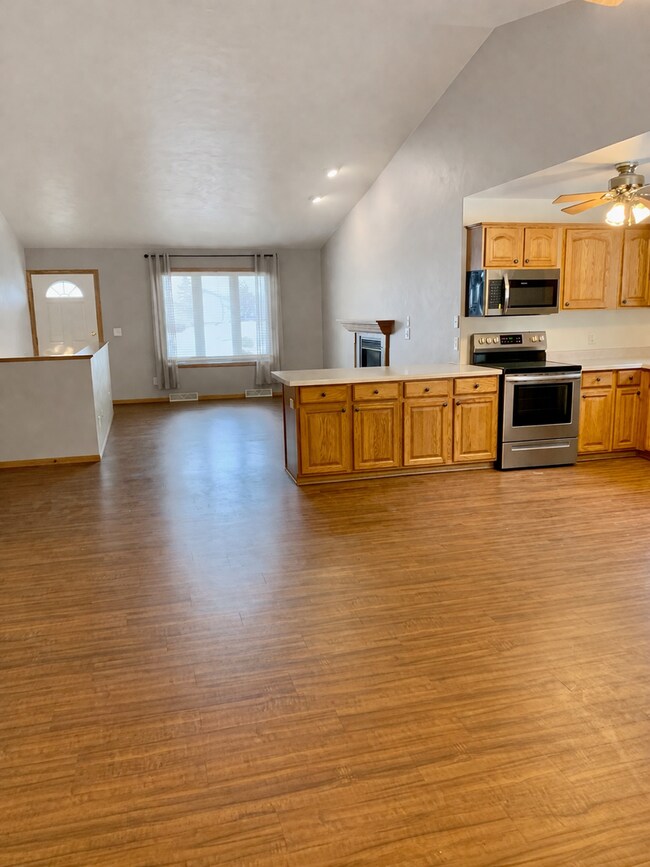 Foto del edificio - 1031-1033 Pleasantview