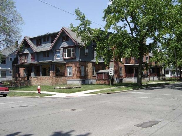 Foto del edificio - 2353 Fulton St