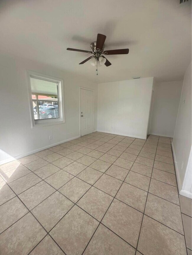 Foto del edificio - 865 W 3rd St