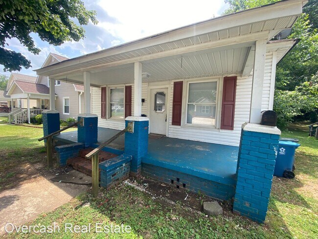 Foto del edificio - 3 br, 1 bath House - 525 E Cemetery St