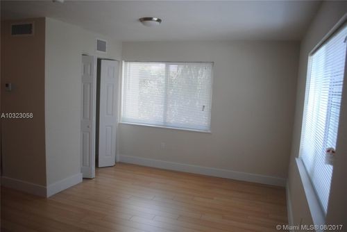 Foto del edificio - 7718 Carlyle Ave
